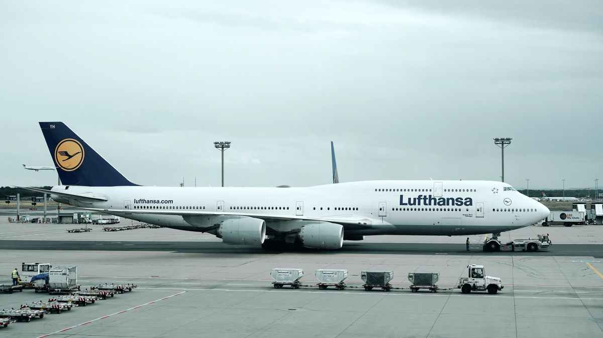 Lufthansa v poslední chvíli unikla insolvenci. Dostala 9 miliard eur